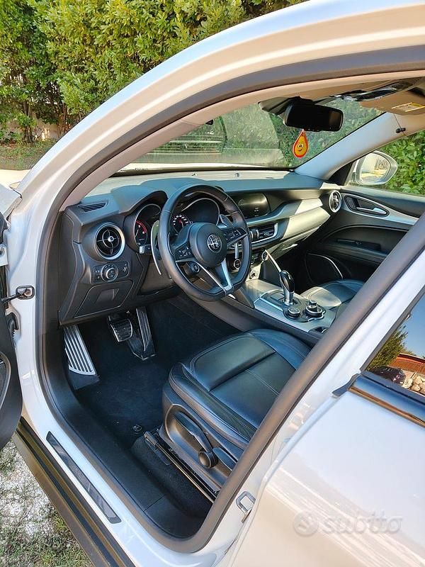 Usata Alfa Romeo Stelvio Business 210 CV (154 kW) 2018 Bianco SUV