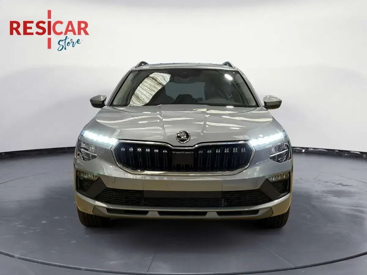 Nuova Skoda Kamiq Selection 150 CV (110 kW) 2026 Smokey diamondargento metalli SUV