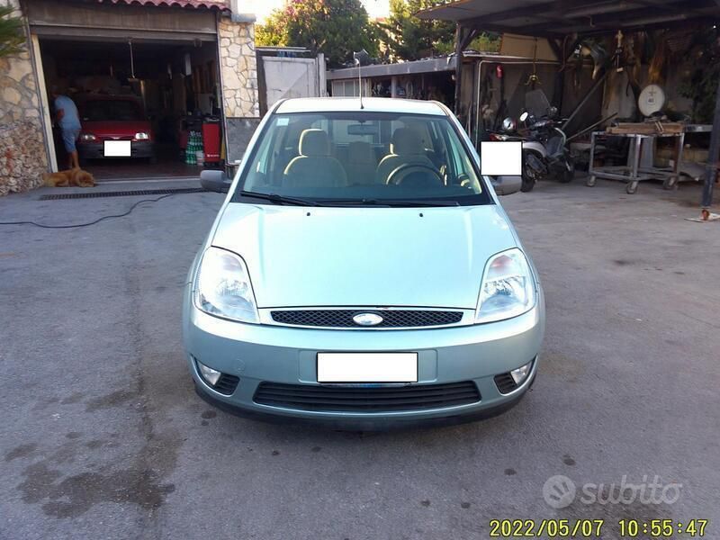 Verde Usata 2003 Ford Fiesta Due volumi | 1999 € (Buon prezzo) - Immagine 1/4