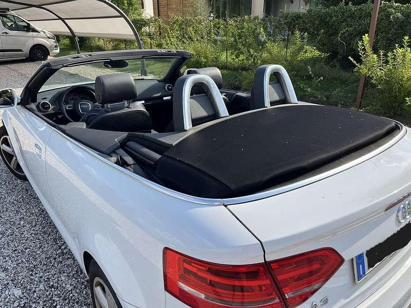 Bianco Usata 2009 Audi Cabriolet S-Line Cabrio | 8800 € - Immagine 1/4