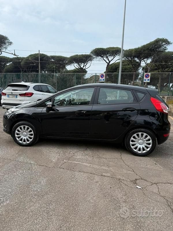Usata Ford Fiesta Titanium 101 CV (74 kW) 2017 Nero Berlina