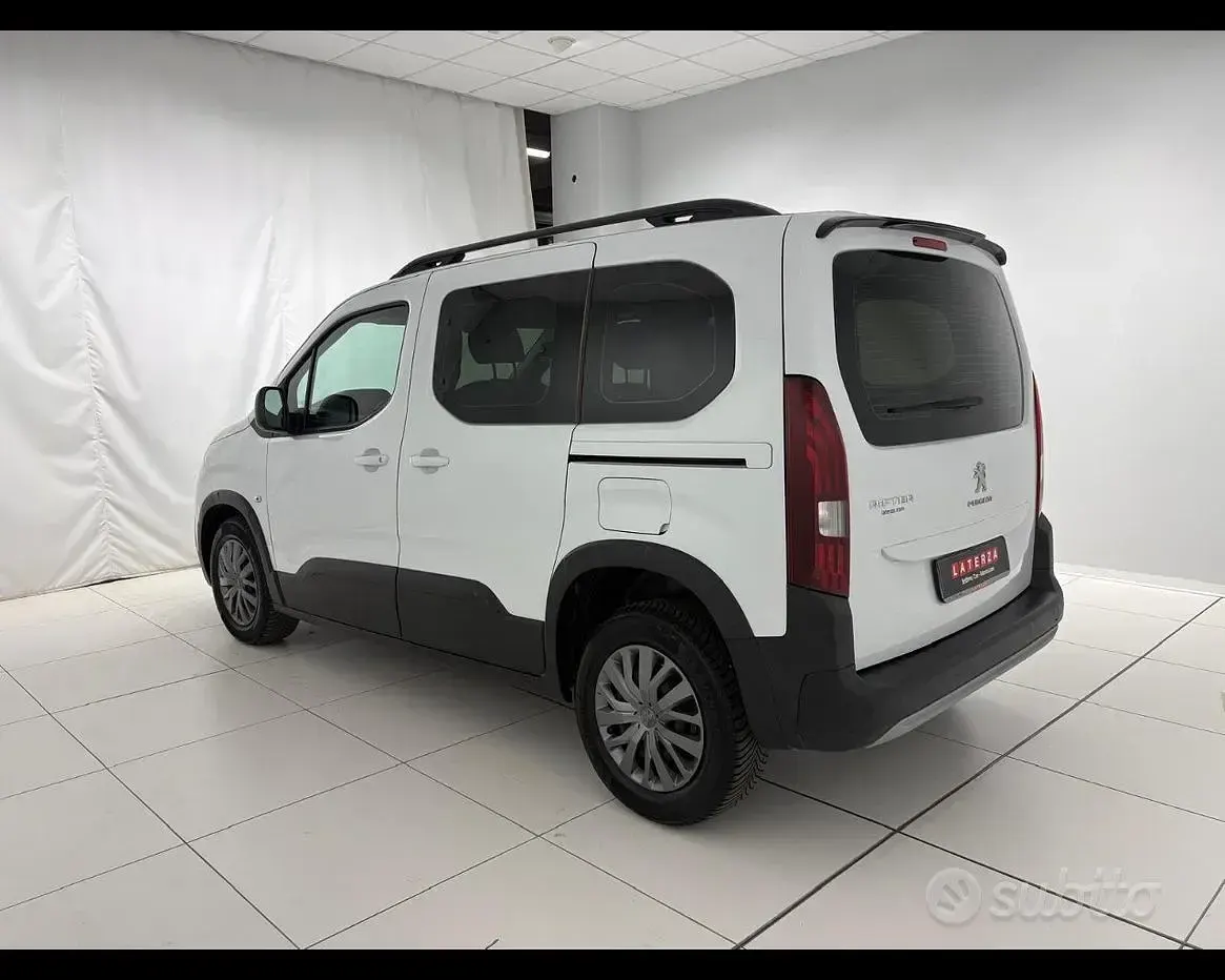 Usata Peugeot Rifter Allure 102 CV (75 kW) 2023 Bianco Monovolume