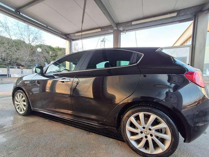 Usata Alfa Romeo Giulietta Exclusive 140 CV (102 kW) 2013 Nero Utilitaria
