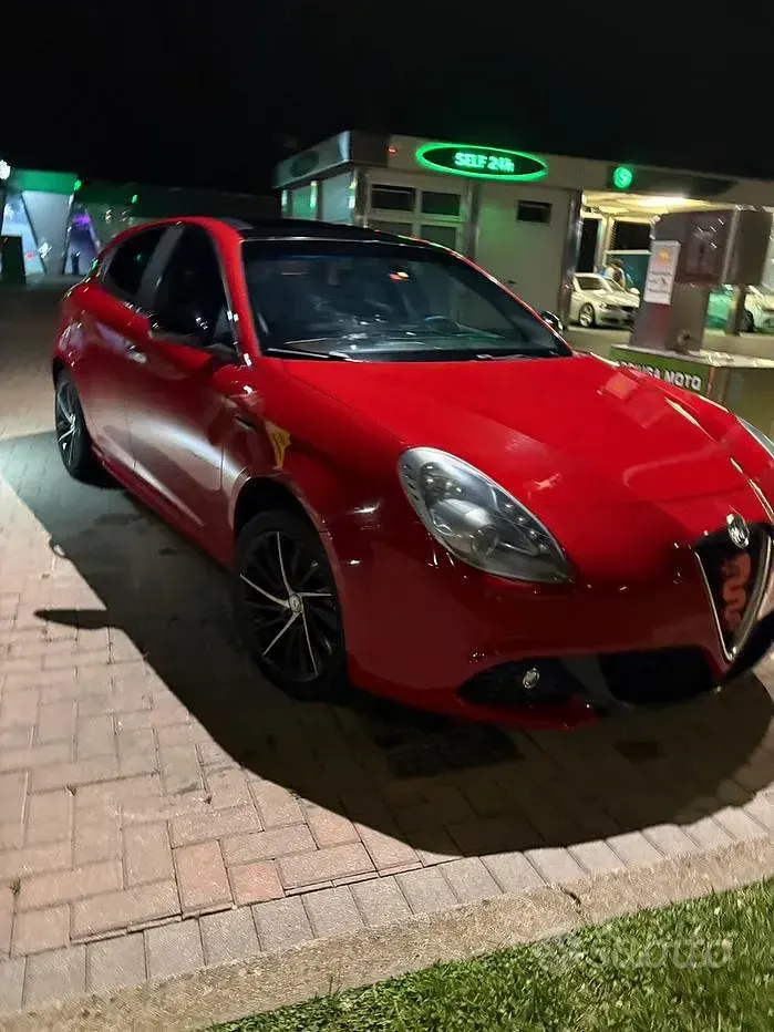 Usata Alfa Romeo Giulietta 140 CV (102 kW) 2011 Rosso Utilitaria