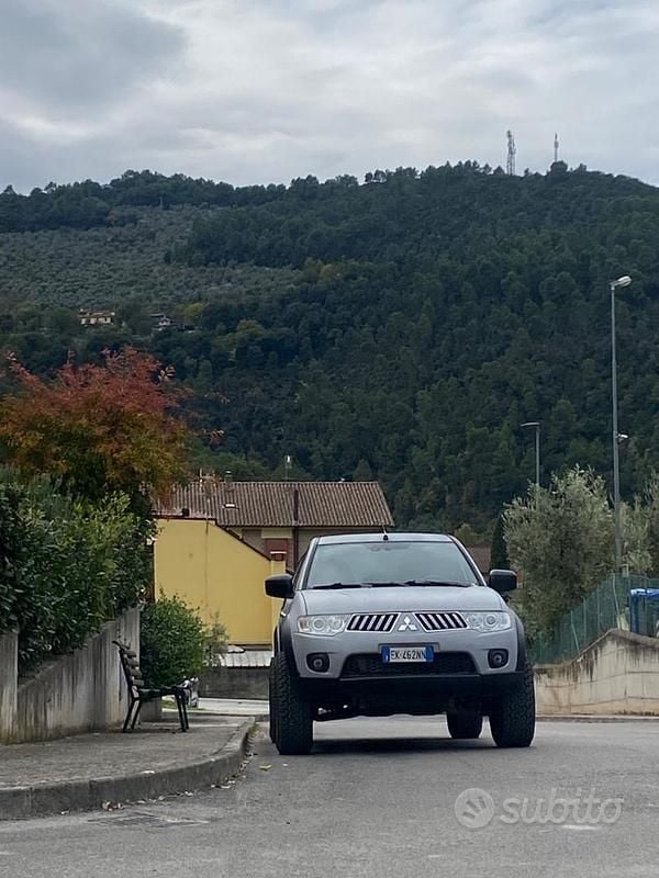 Grigio Usata 2011 Mitsubishi L200 Pick-up | 16.000 € (Buon prezzo) - Immagine 1/4