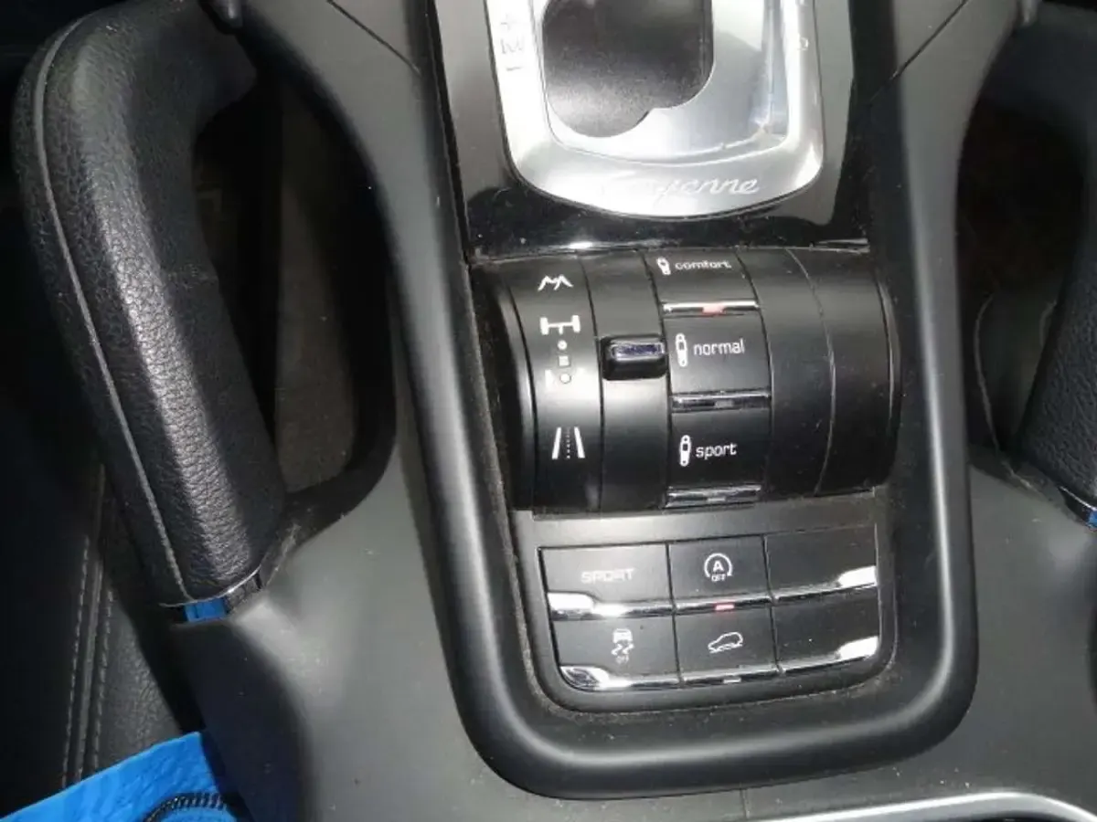 Usata Porsche Cayenne 245 CV (180 kW) 2012 Argento silver SUV