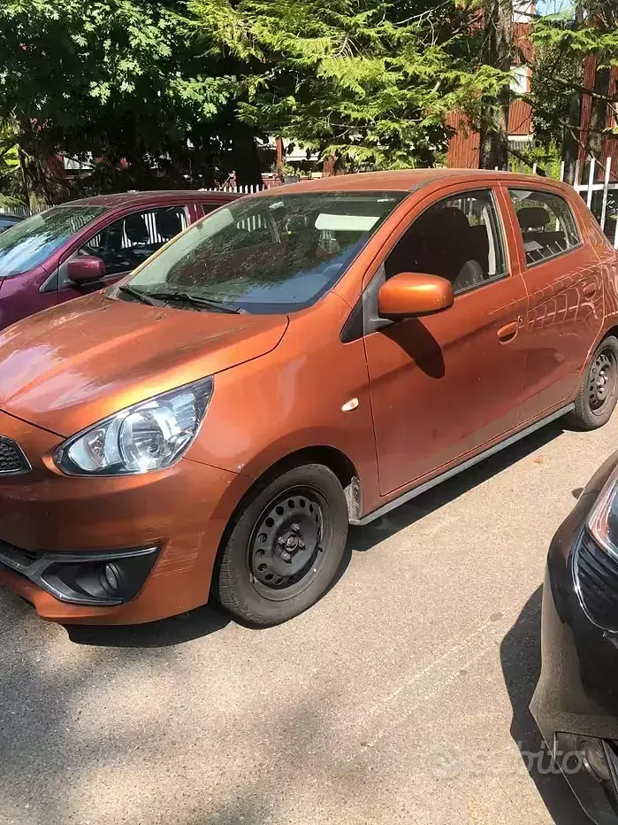 Usata Mitsubishi Space Star 71 CV (52 kW) 2020 Arancione Utilitaria