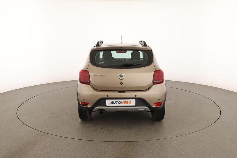 Usata Dacia Sandero Comfort 90 CV (66 kW) 2020 Oro
