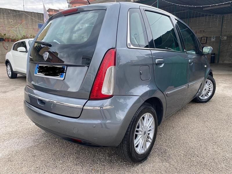 Usata Lancia Musa 95 CV (69 kW) 2012 Grigio Monovolume