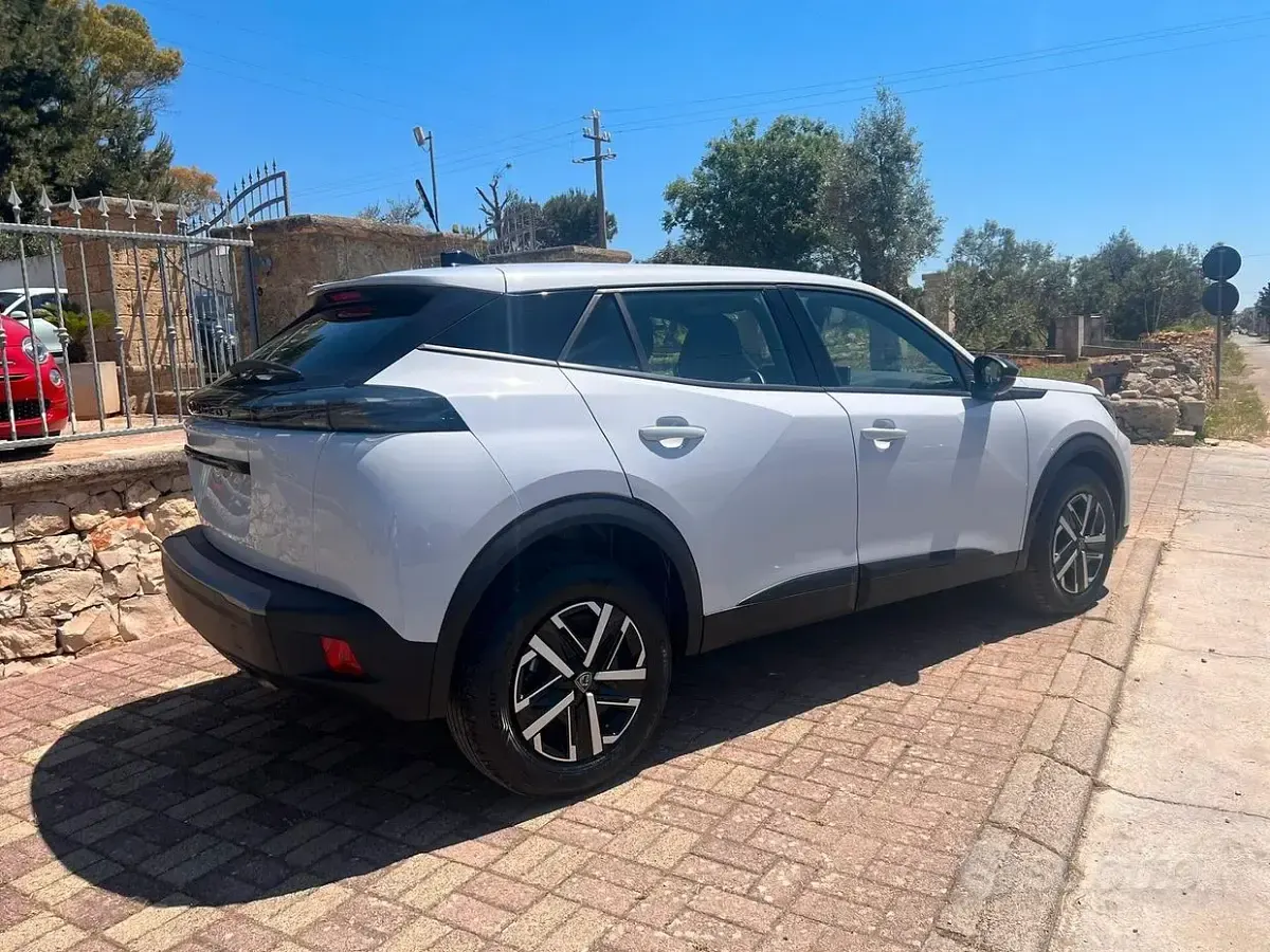 Begagnad Peugeot 2008 Active 102 HK (75 kW) 2023 Vit SUV
