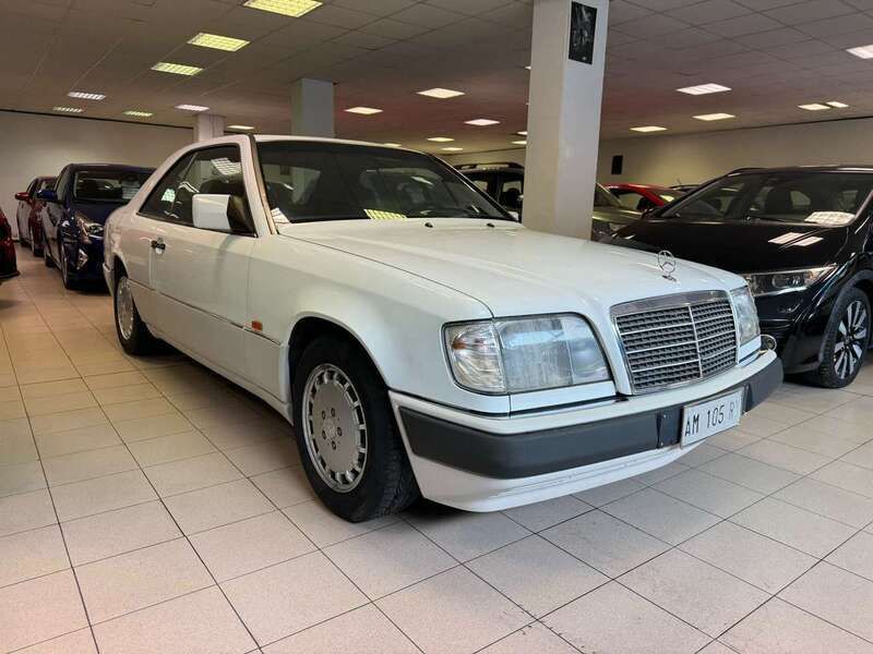 Bianco Usata 1992 Mercedes E200 Coupé | 9900 € - Immagine 1/4