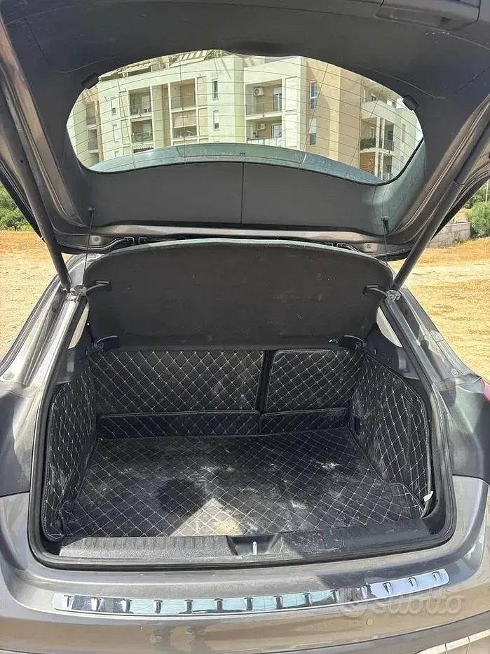Usata Mercedes GLA200 136 CV (100 kW) 2017 Grigio SUV