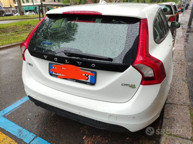 Usata Volvo V60 Kinetic 115 CV (84 kW) 2012 Bianco Station wagon