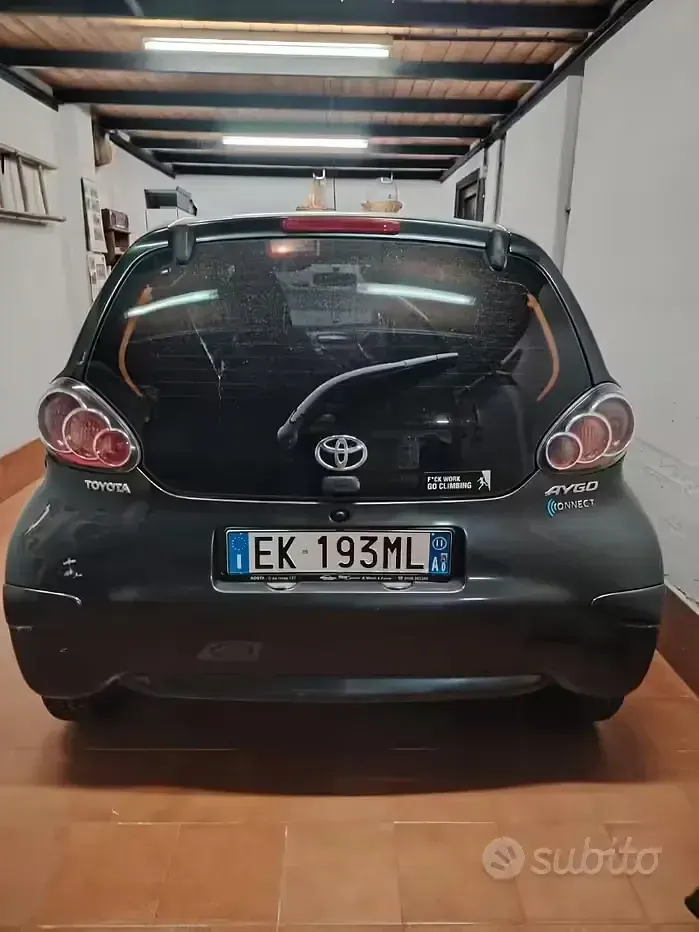 Usata Toyota Aygo 68 CV (50 kW) 2011 Grigio Utilitaria