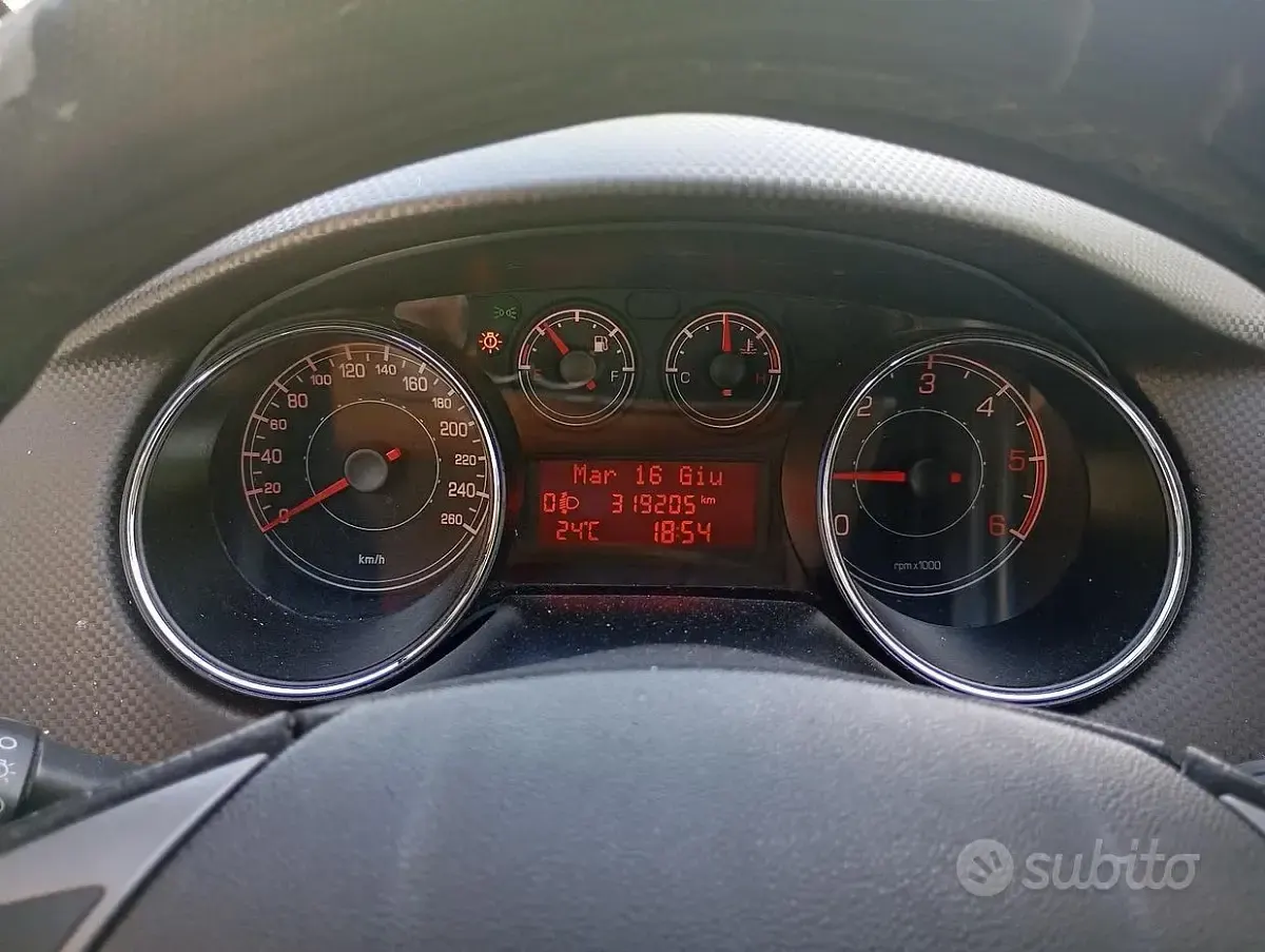 Usata Fiat Bravo 120 CV (88 kW) 2008 Marrone Utilitaria