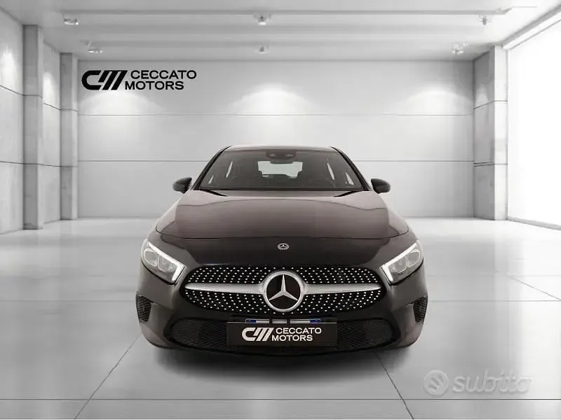 Usata Mercedes A180 116 CV (85 kW) 2019 Nero Berlina