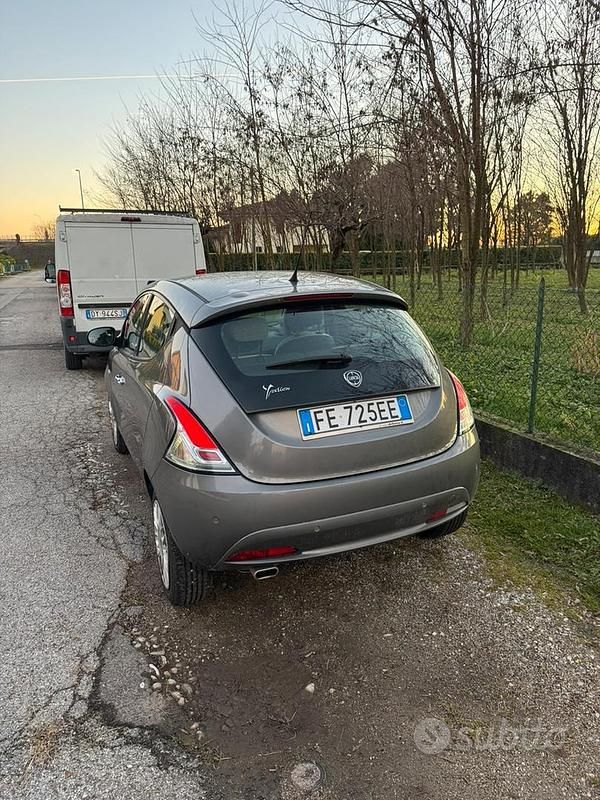 Usata Lancia Ypsilon Gold 95 CV (69 kW) 2016 Grigio Utilitaria