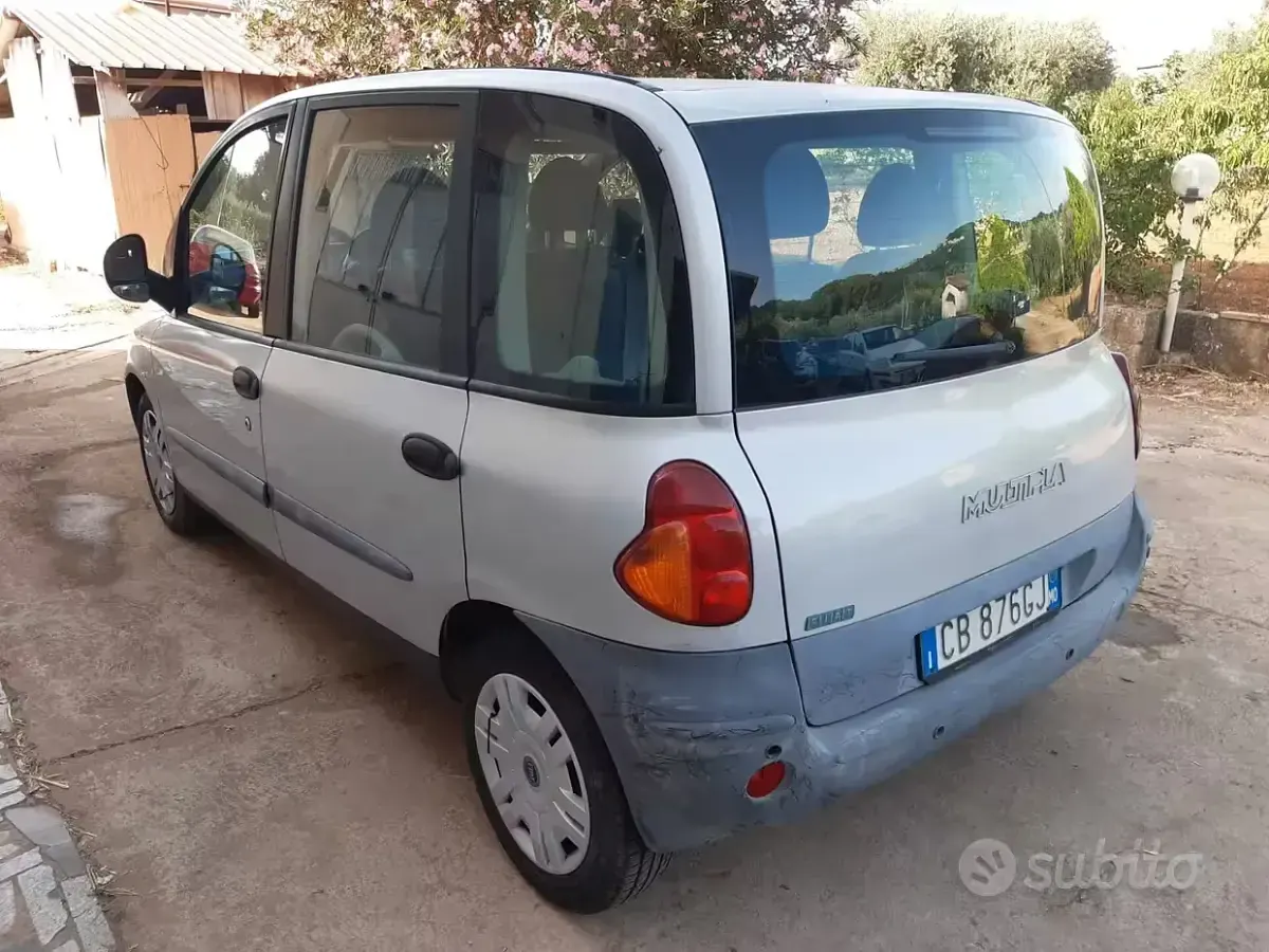 Usata Fiat Multipla 110 CV (80 kW) 2002 Grigio Monovolume