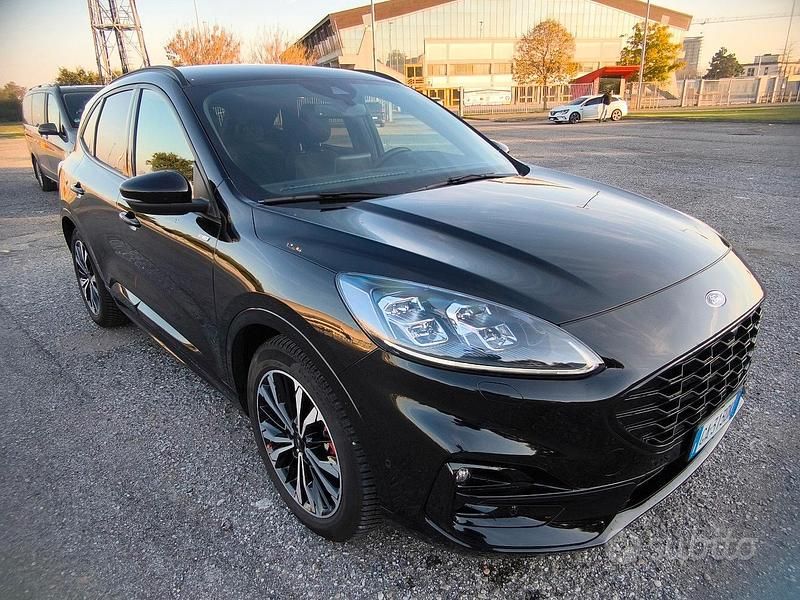 Nero Usata 2020 Ford Kuga SUV | 21.000 € (Buon prezzo) - Immagine 1/4
