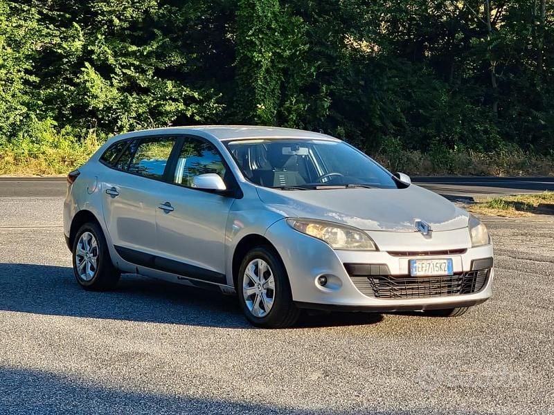 Argento Usata 2010 Renault Mégane GT Line GT-Line Tre volumi | 1999 € (Ottimo prezzo) - Immagine 1/4