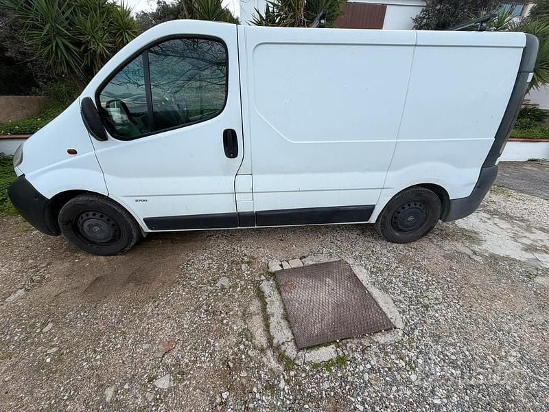 Usata Opel Vivaro 2003 Monovolume