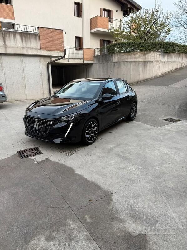 Usata Peugeot 208 101 CV (74 kW) 2021 Nero Utilitaria