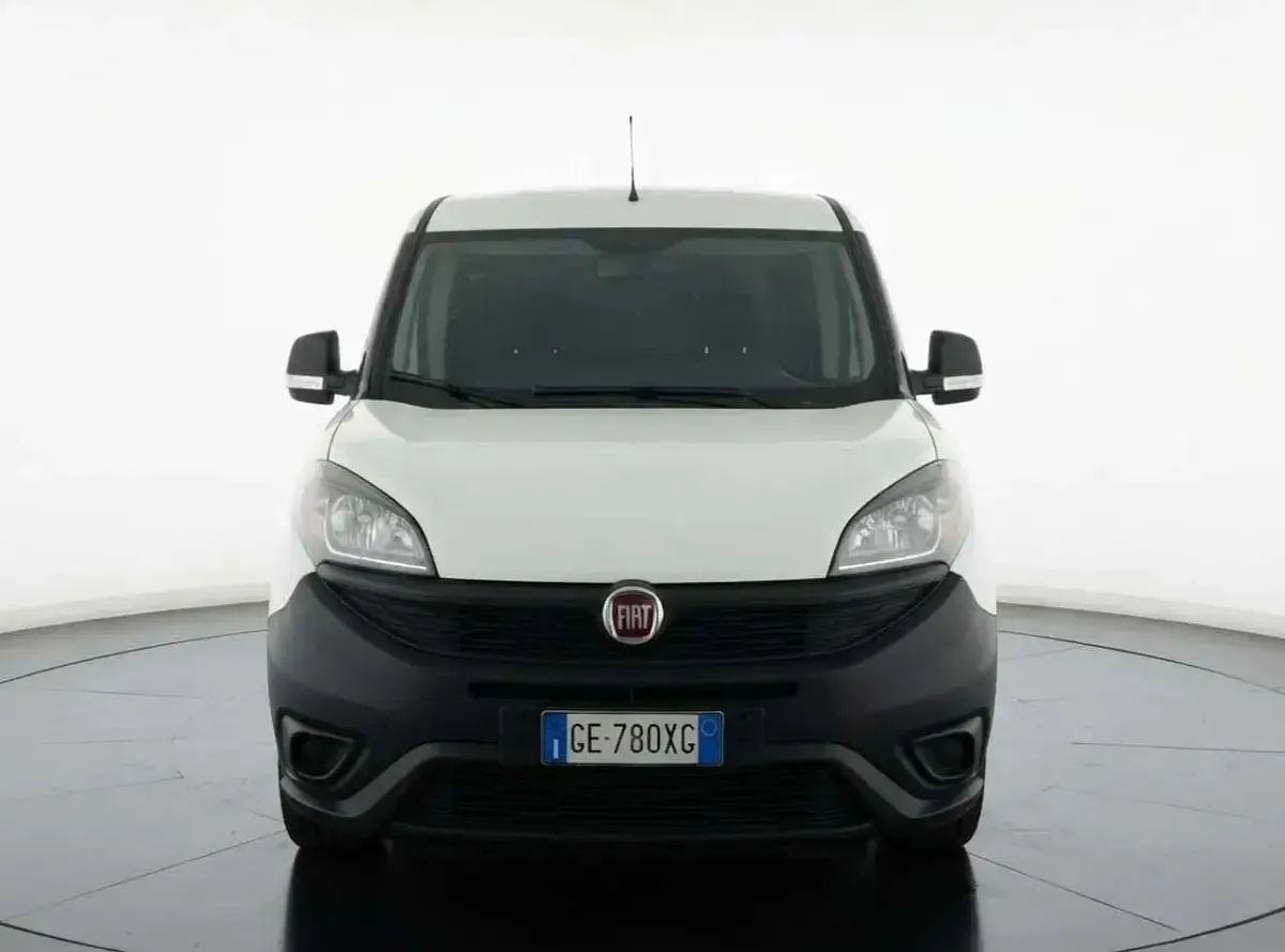 Usata Fiat Doblò Lounge 95 CV (69 kW) 2021 Bianco Monovolume