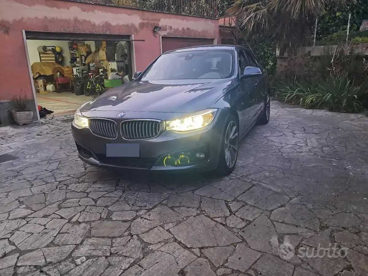 Usata BMW 318 143 CV (105 kW) 2013 Grigio Berlina