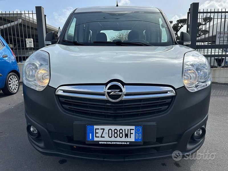 Usata Opel Combo Club 105 CV (77 kW) 2015 Bianco Monovolume