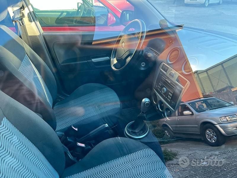 Usata Ford Fusion 67 CV (49 kW) 2010 Grigio Berlina