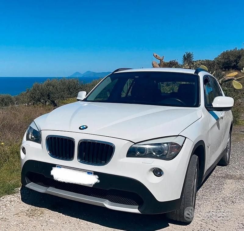 Bianco Usata 2011 BMW X1 SUV | 4599 € (Ottimo prezzo) - Immagine 1/4