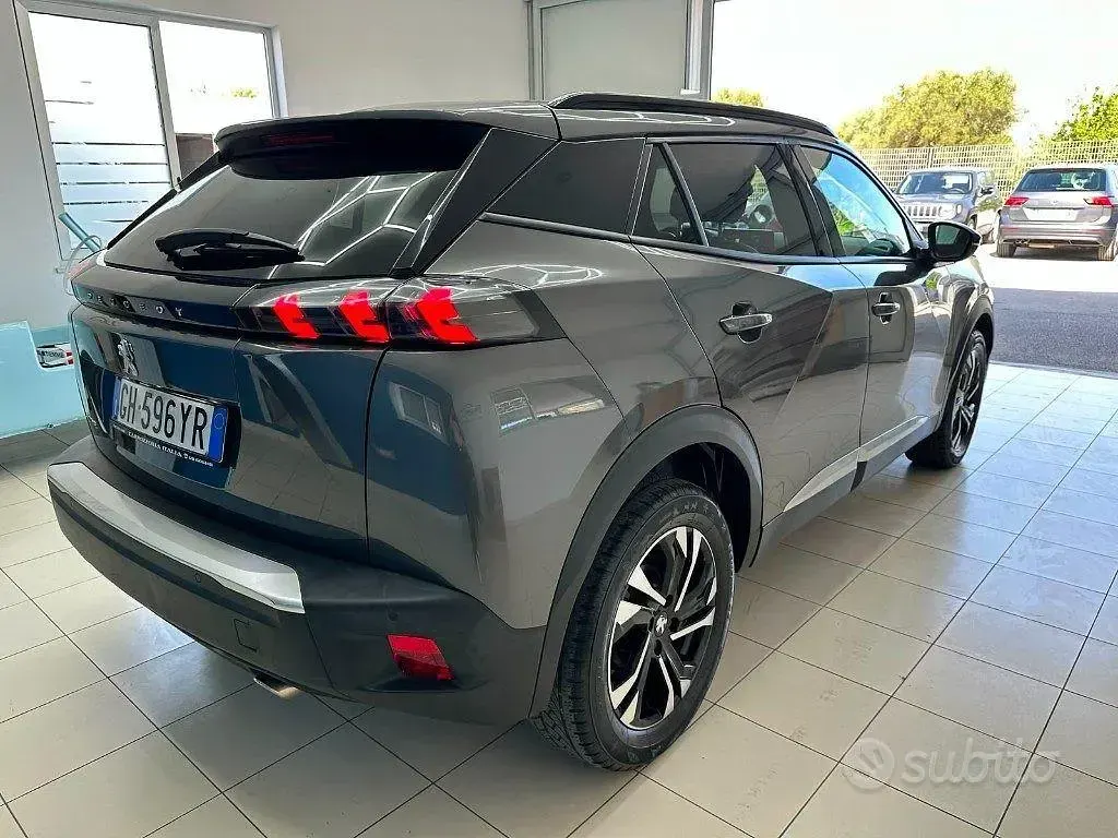 Usata Peugeot 2008 Allure 131 CV (96 kW) 2022 Grigio SUV