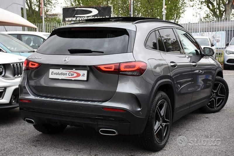 Usata Mercedes GLA250 Premium 160 CV (117 kW) 2022 Grigio metallizzato SUV