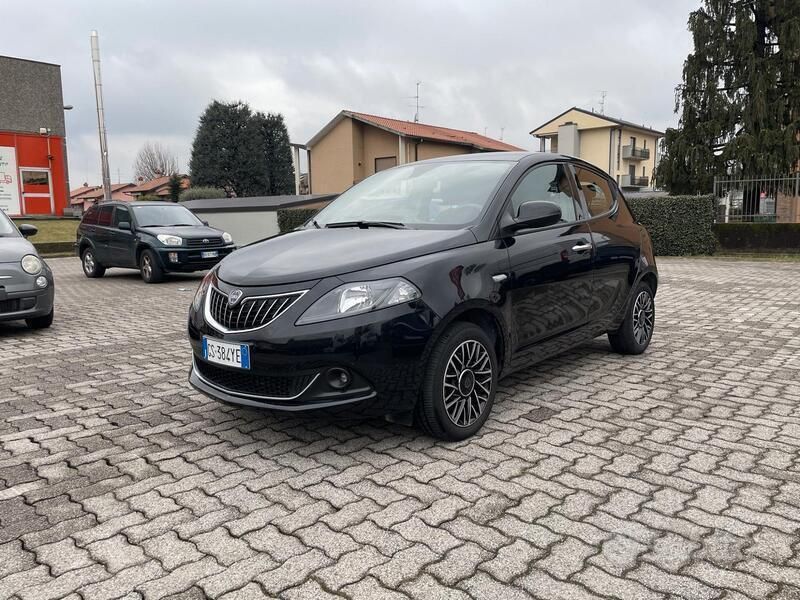 Nero Usata 2024 Lancia Ypsilon S Due volumi | 15.190 € (Molto cara) - Immagine 1/4