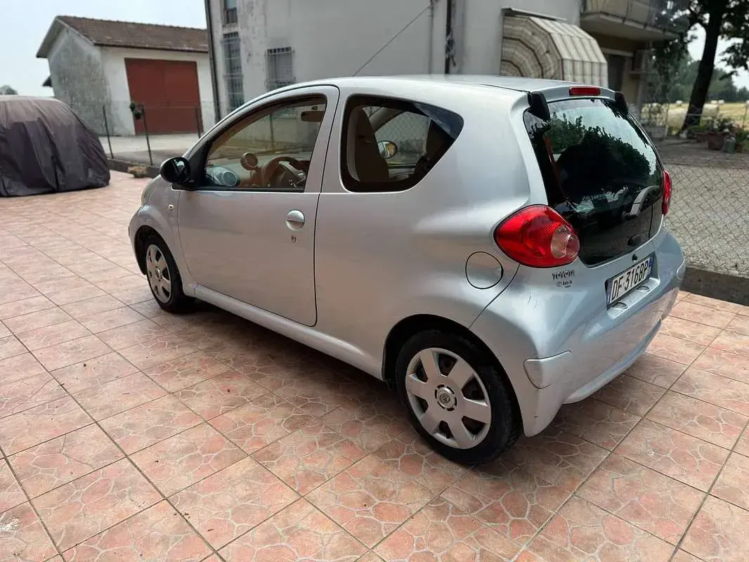 Usata Toyota Aygo 68 CV (50 kW) 2007 Blu/azzurro Utilitaria
