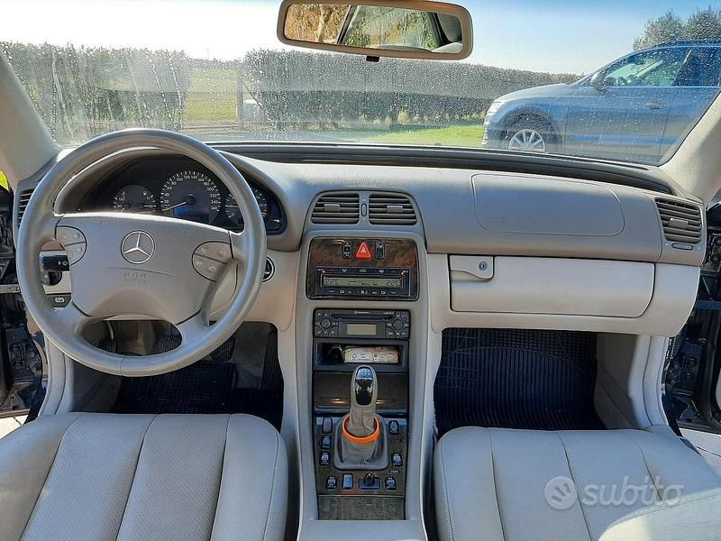 Usata Mercedes CLK200 163 CV (119 kW) 2002 Blu Cabrio