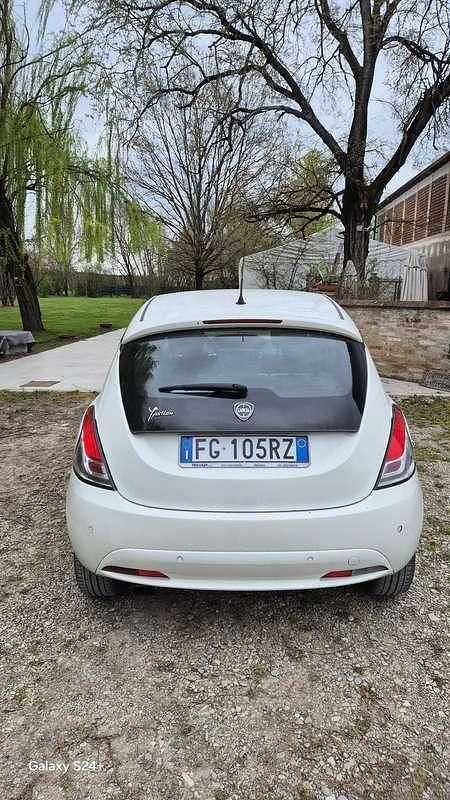 Usata Lancia Ypsilon Gold 69 CV (50 kW) 2016 Utilitaria