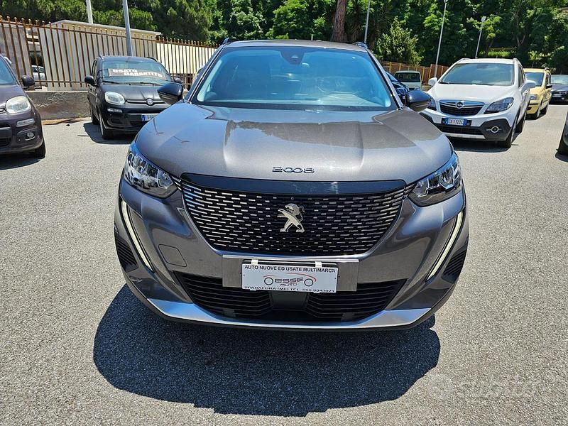 Usata Peugeot 2008 Allure 110 CV (80 kW) 2022 Grigio scuro metallizzato SUV