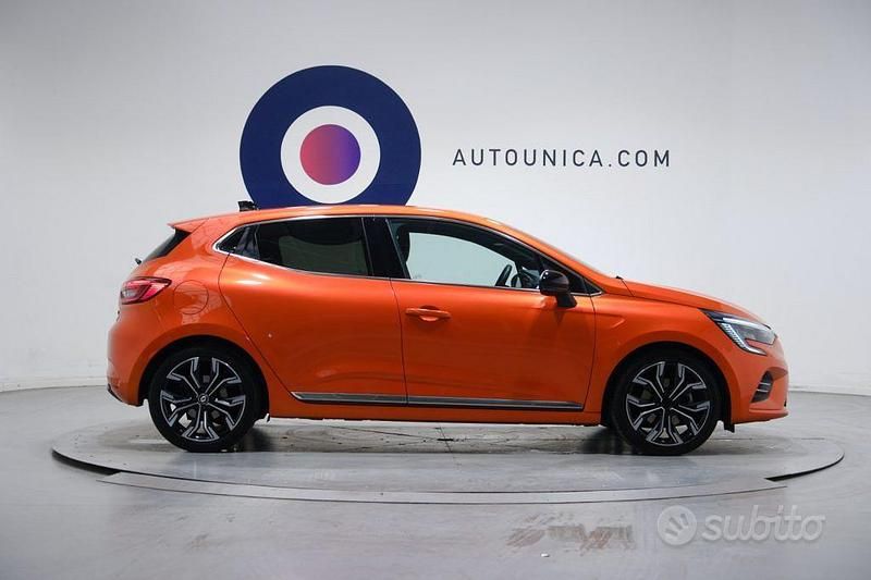 Usata Renault Clio V Techno 145 CV (106 kW) 2023 Arancione Berlina