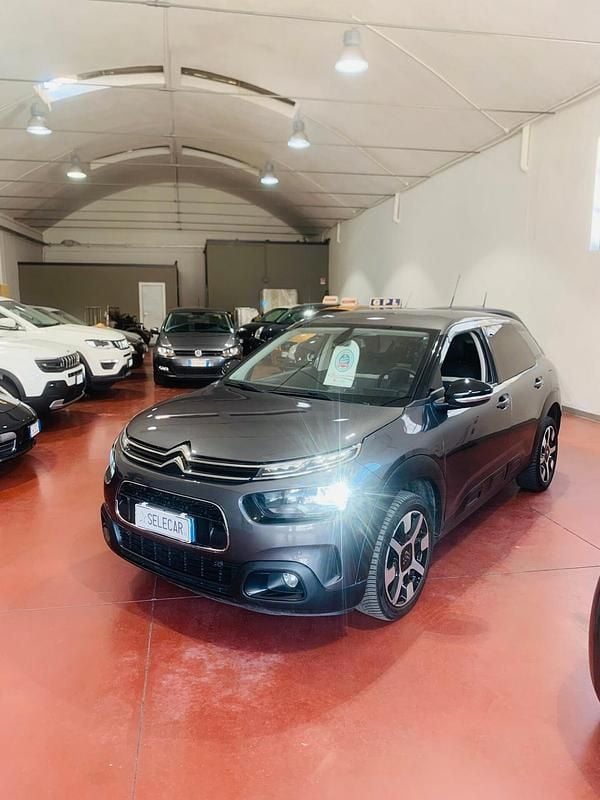 Grigio Usata 2019 Citroën C4 PureTech Berlina | 10.700 € (Buon prezzo) - Immagine 1/4
