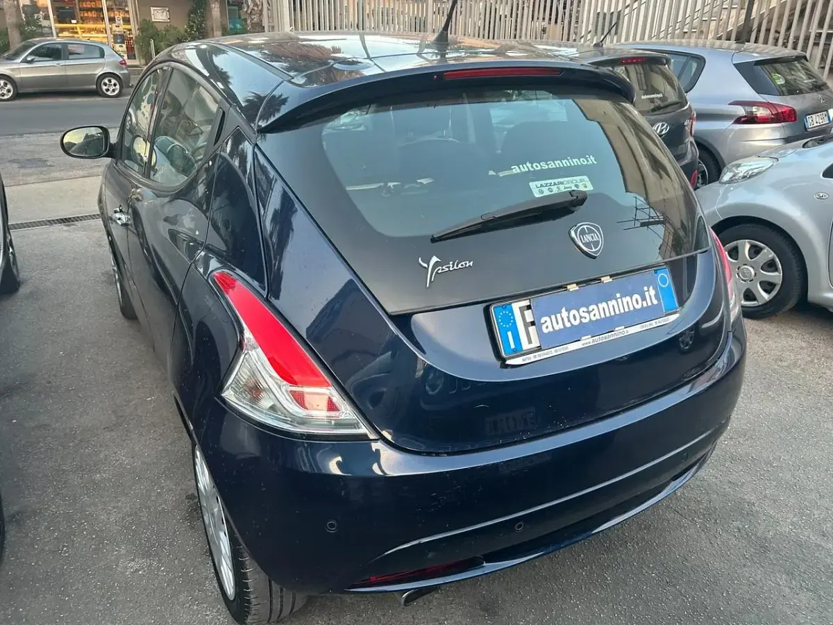 Usata Lancia Ypsilon Gold 95 CV (69 kW) 2017 Blu Utilitaria
