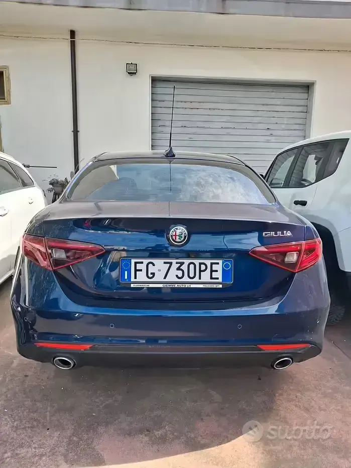 Usata Alfa Romeo Giulia 150 CV (110 kW) 2017 Blu Berlina