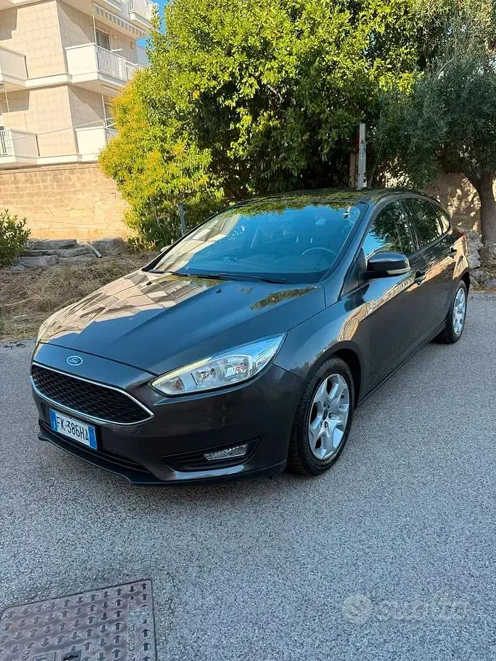 Usata Ford Focus Titanium 95 CV (69 kW) 2017 Marrone Berlina
