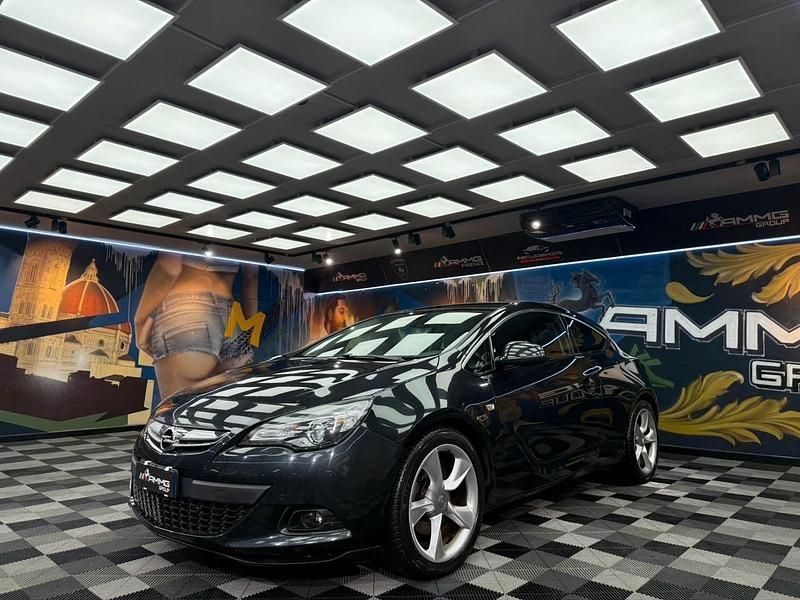 Grigio Usata 2012 Opel Astra GTC Cosmo Coupé | 2500 € (Super prezzo) - Immagine 1/4