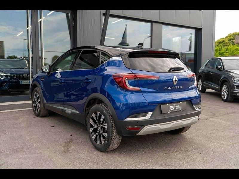 Usata Renault Captur Techno 91 CV (66 kW) 2024 Blu iron tetto nero SUV