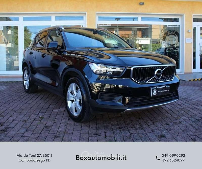 Nero Usata 2020 Volvo XC40 Momentum SUV | 21.500 € (Buon prezzo) - Immagine 1/4