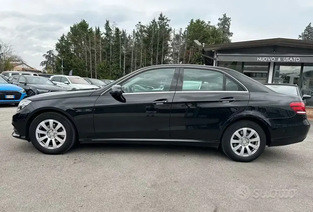 Usata Mercedes E220 Elegance 170 CV (125 kW) 2014 Nero Berlina