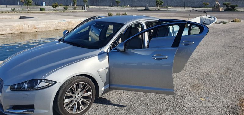Usata Jaguar XF 300 CV (220 kW) 2011 Grigio Berlina