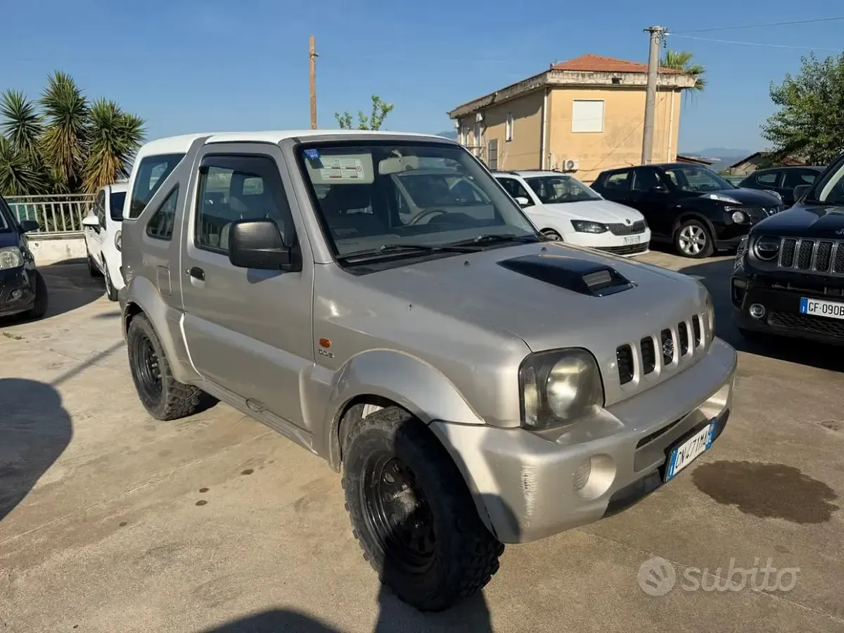 Usata Suzuki Jimny 65 CV (47 kW) 2004 Marrone SUV