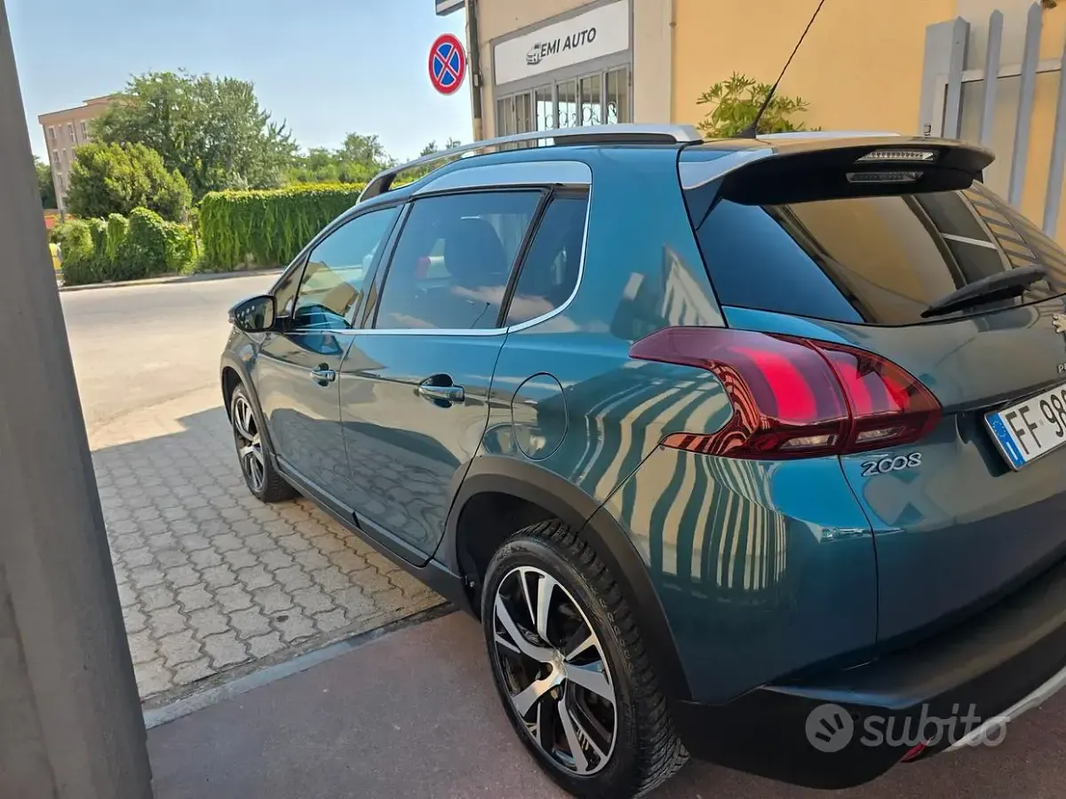Usata Peugeot 2008 Crossway 120 CV (88 kW) 2016 Verde SUV